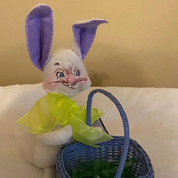 ANNALEE Rabbit 6” / Basket - Picture 4 of 10